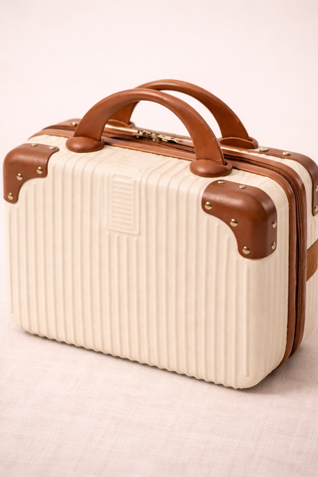 The Riviera Vanity Case