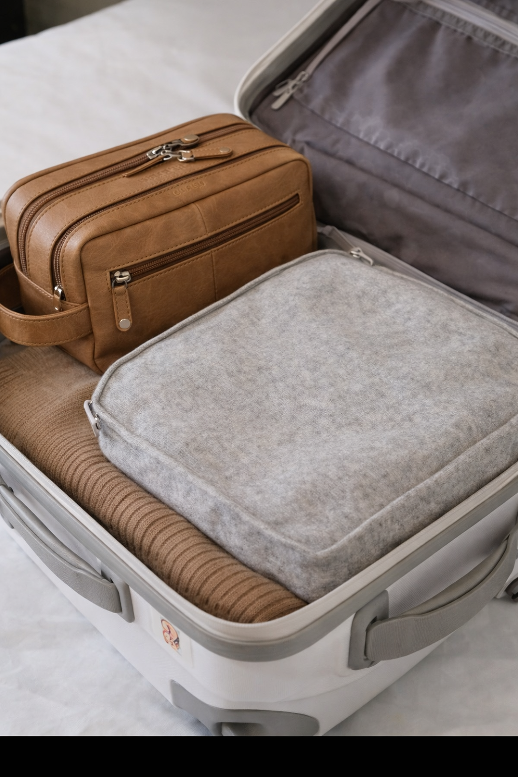 The Riviera Travel Set